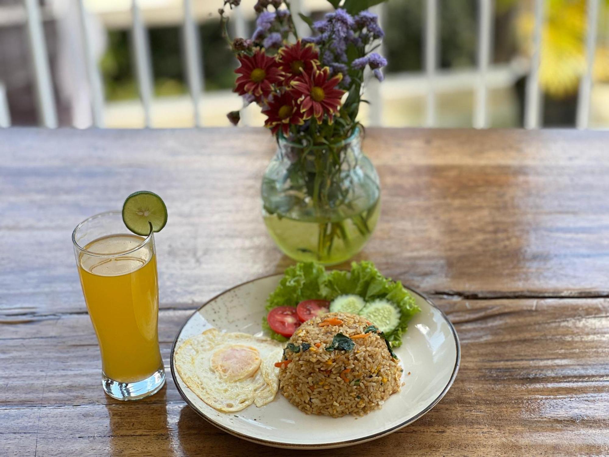 Hanaka Riverside Ubud Exterior foto