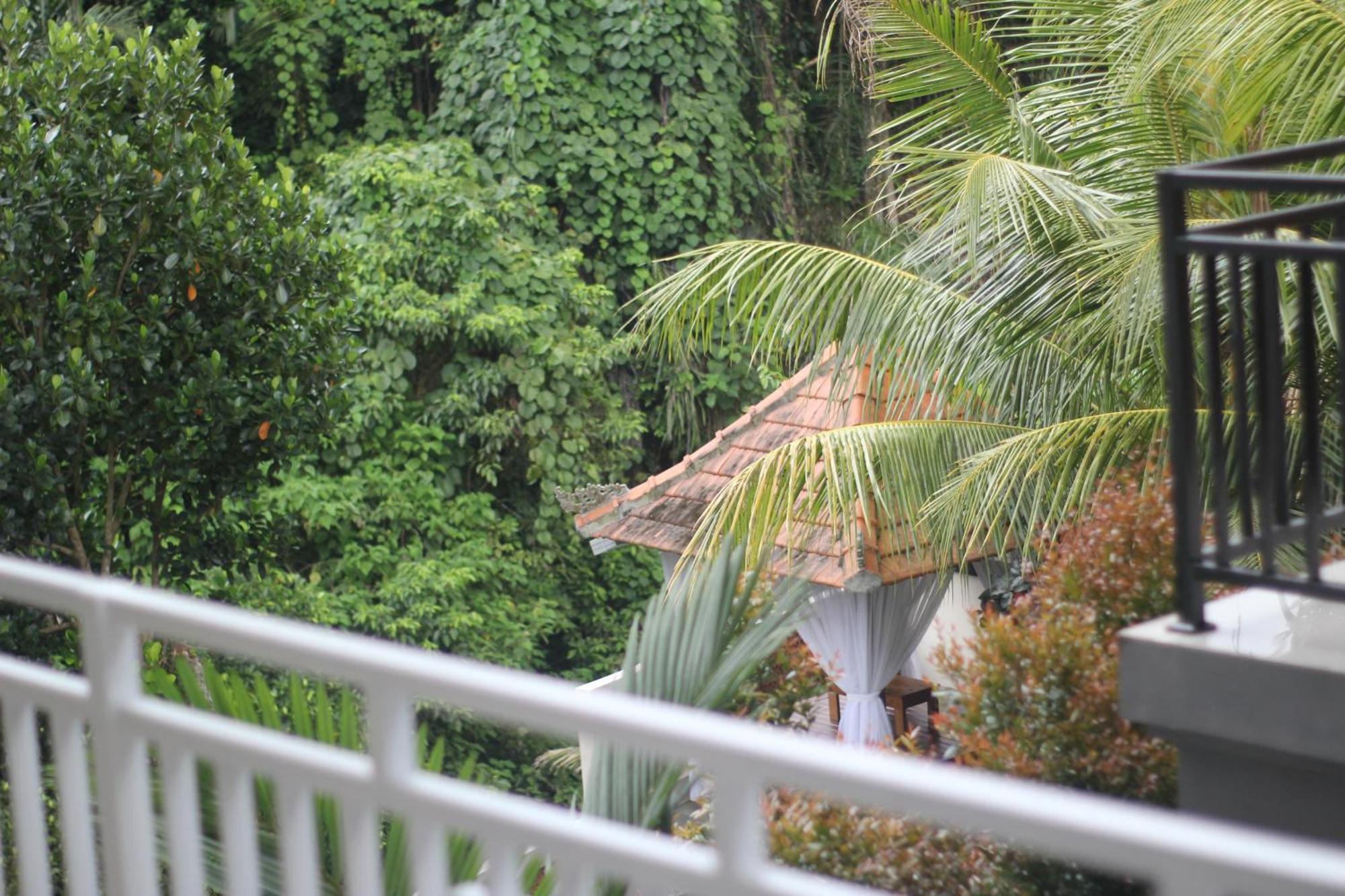 Hanaka Riverside Ubud Exterior foto